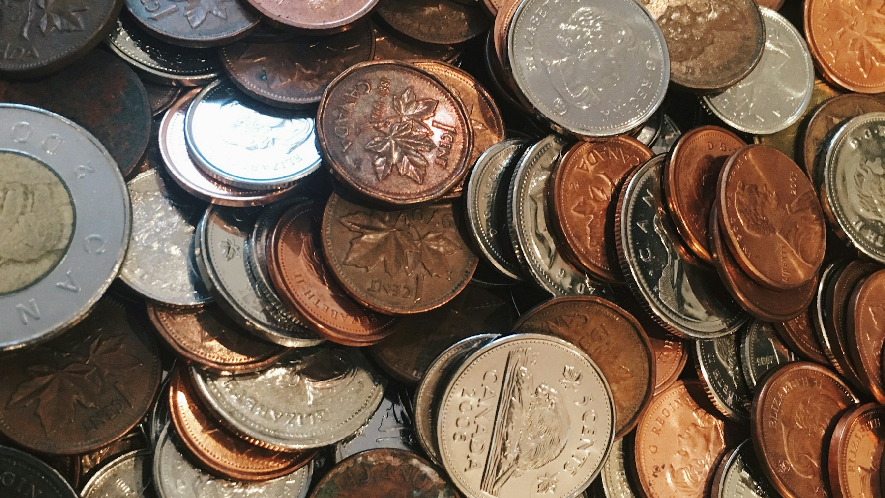 A mixed lot of world coins in copper and silver